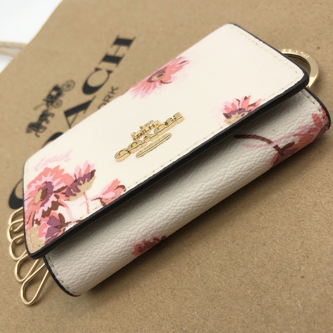 【COACH☆大人気】☆ホワイト☆フローラル☆フラワー☆花柄☆キーケース☆新品