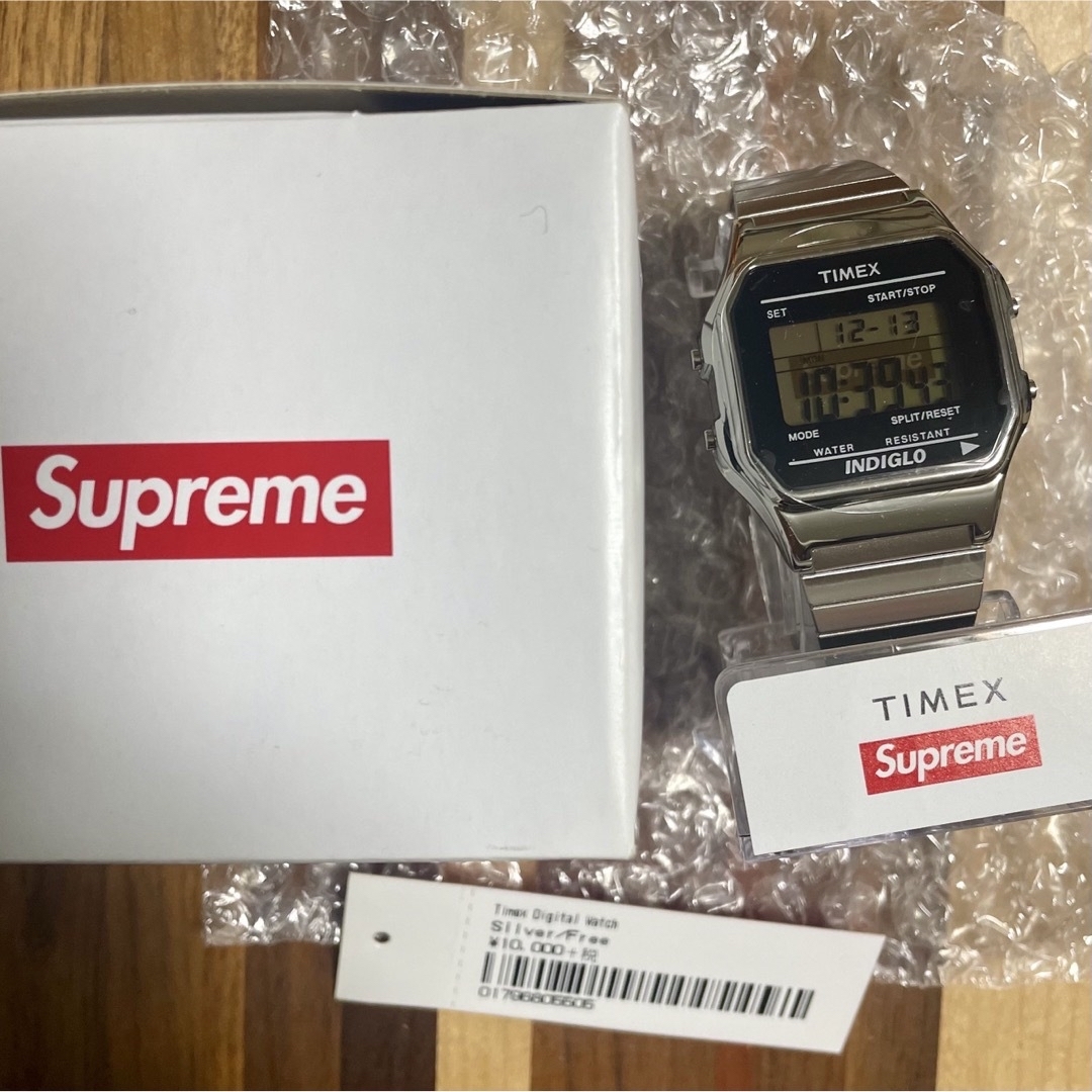 Supreme(シュプリーム)の【新品未使用】Supreme × Timex Silver シュプリーム メンズの時計(腕時計(デジタル))の商品写真