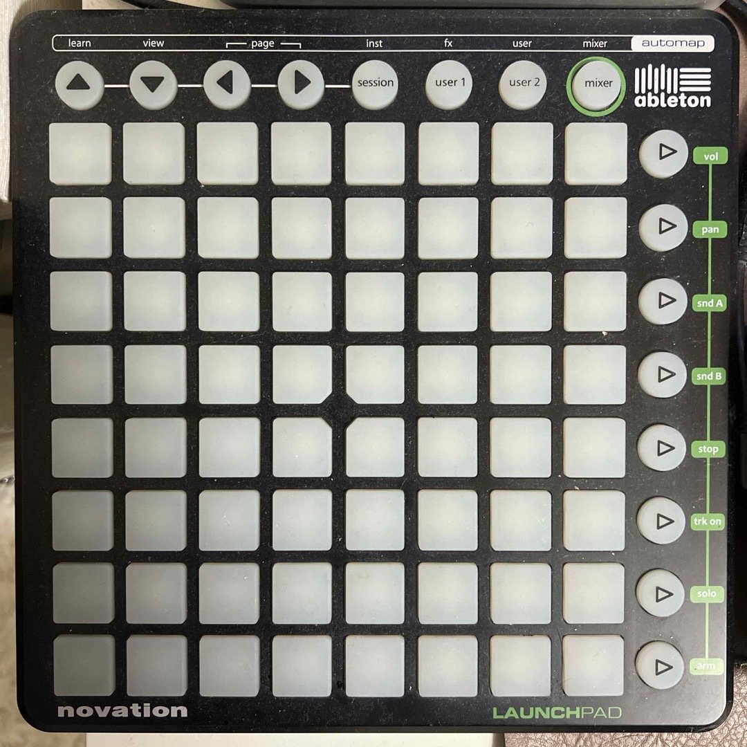 novation(ノベーション)の(値下げ) ABLETON Novation Launchpad 楽器のDTM/DAW(MIDIコントローラー)の商品写真