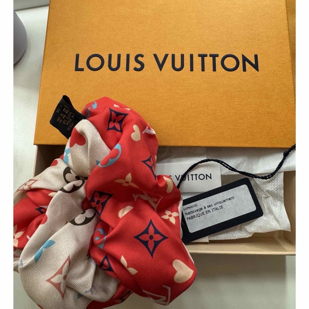 LOUIS VUITTON(ルイヴィトン)の【未使用品】Louis Vuitton ルイヴィトン(シュシュ) レディースのヘアアクセサリー(ヘアゴム/シュシュ)の商品写真