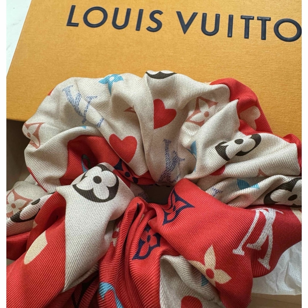 LOUIS VUITTON(ルイヴィトン)の【未使用品】Louis Vuitton ルイヴィトン(シュシュ) レディースのヘアアクセサリー(ヘアゴム/シュシュ)の商品写真