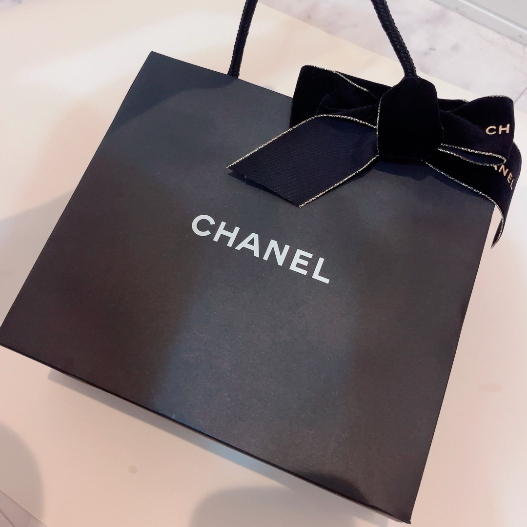 CHANEL(シャネル)の最新　希少　CHANEL シャネル　2024クルーズライン　二つ折り財布 レディースのファッション小物(財布)の商品写真