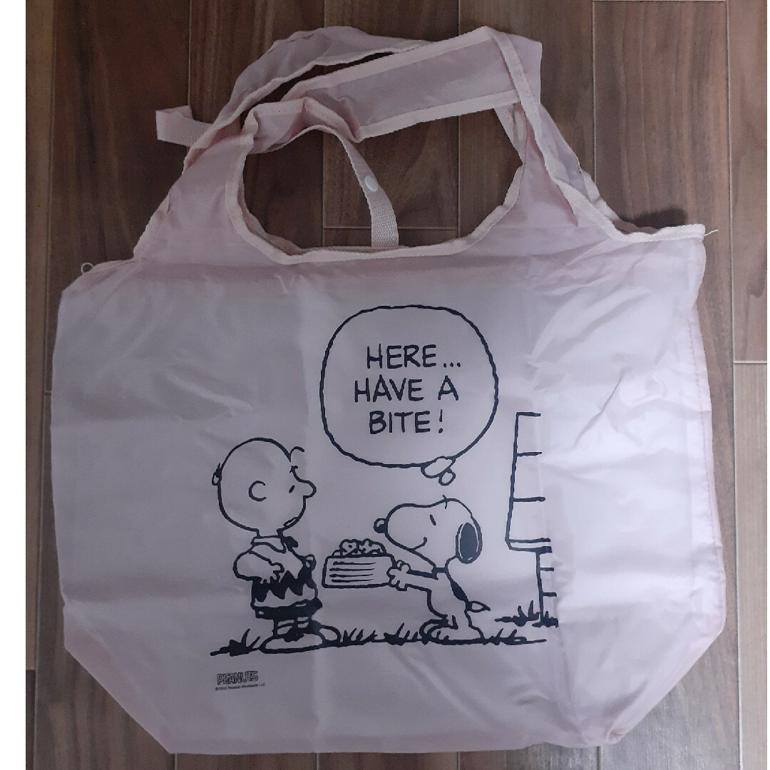 SNOOPY(スヌーピー)の新品・未使用☆スヌーピー・SNOOPY　チャック付き保冷温エコバッグ(大) レディースのバッグ(エコバッグ)の商品写真