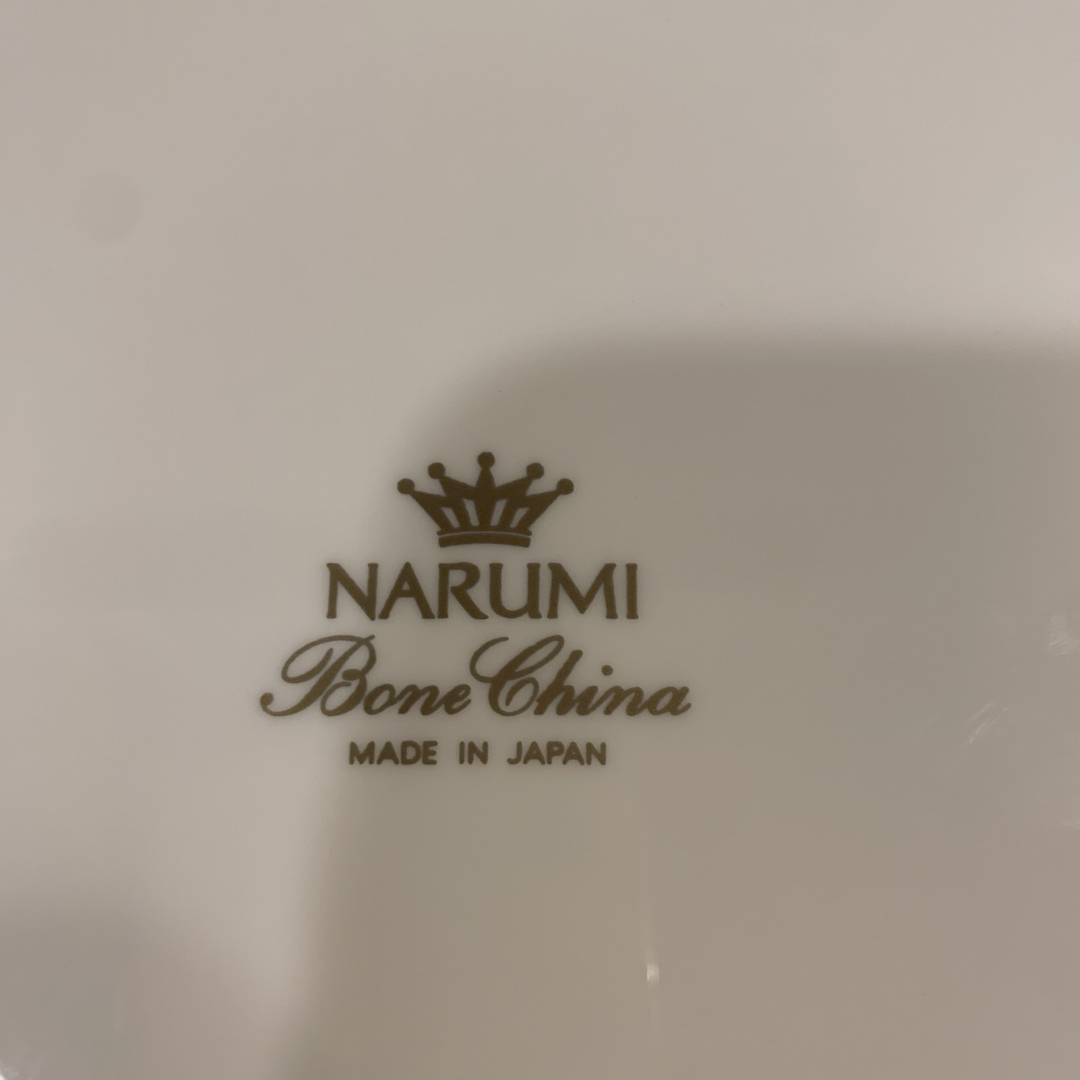 NARUMI(ナルミ)のナルミ   NARUMI  オールドローズ　野バラ　ローズヒップ　スクエア皿 インテリア/住まい/日用品のキッチン/食器(食器)の商品写真