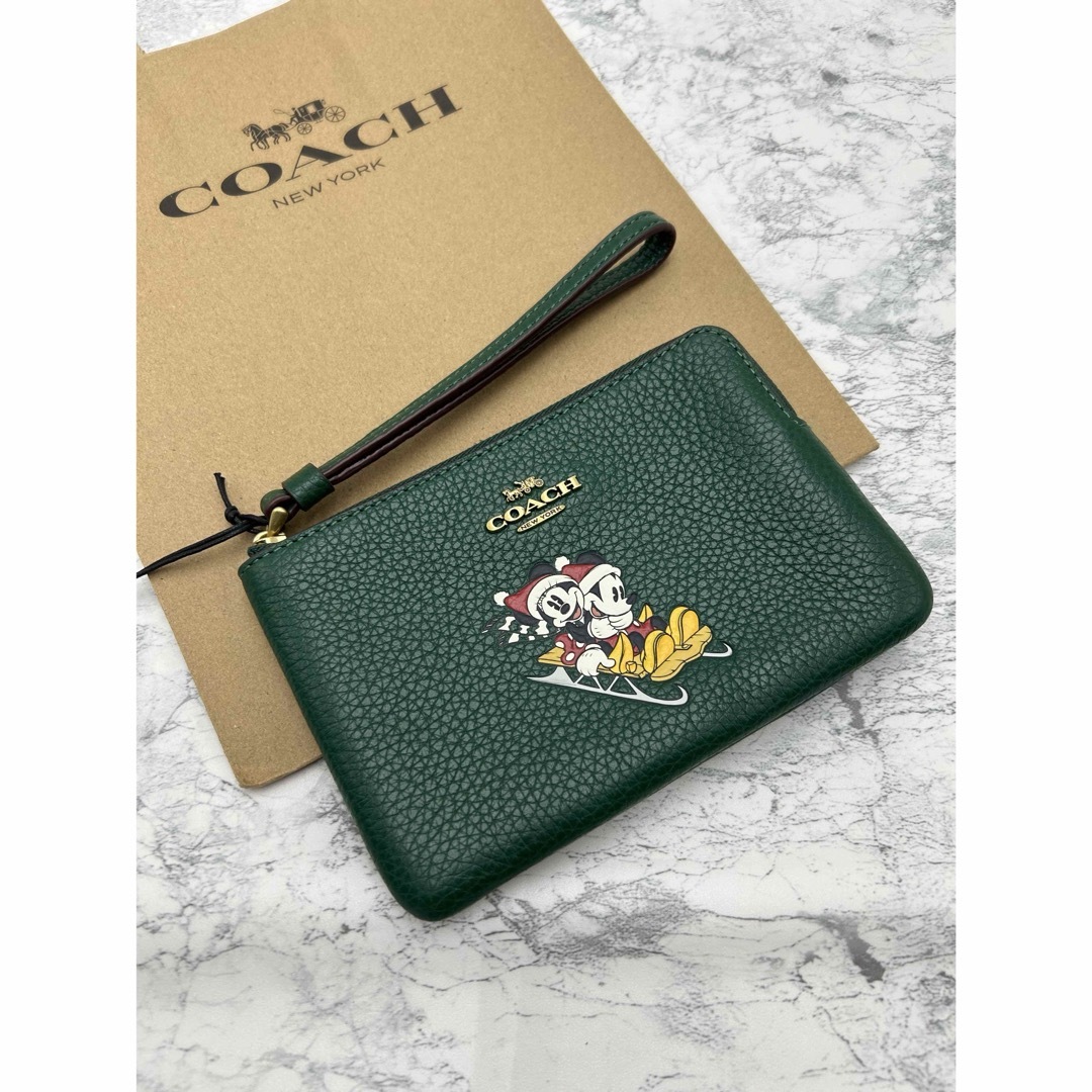 COACH(コーチ)のディズニー × コーチ コーナー ジップ リストレット ミッキー そりモチーフ レディースのファッション小物(ポーチ)の商品写真