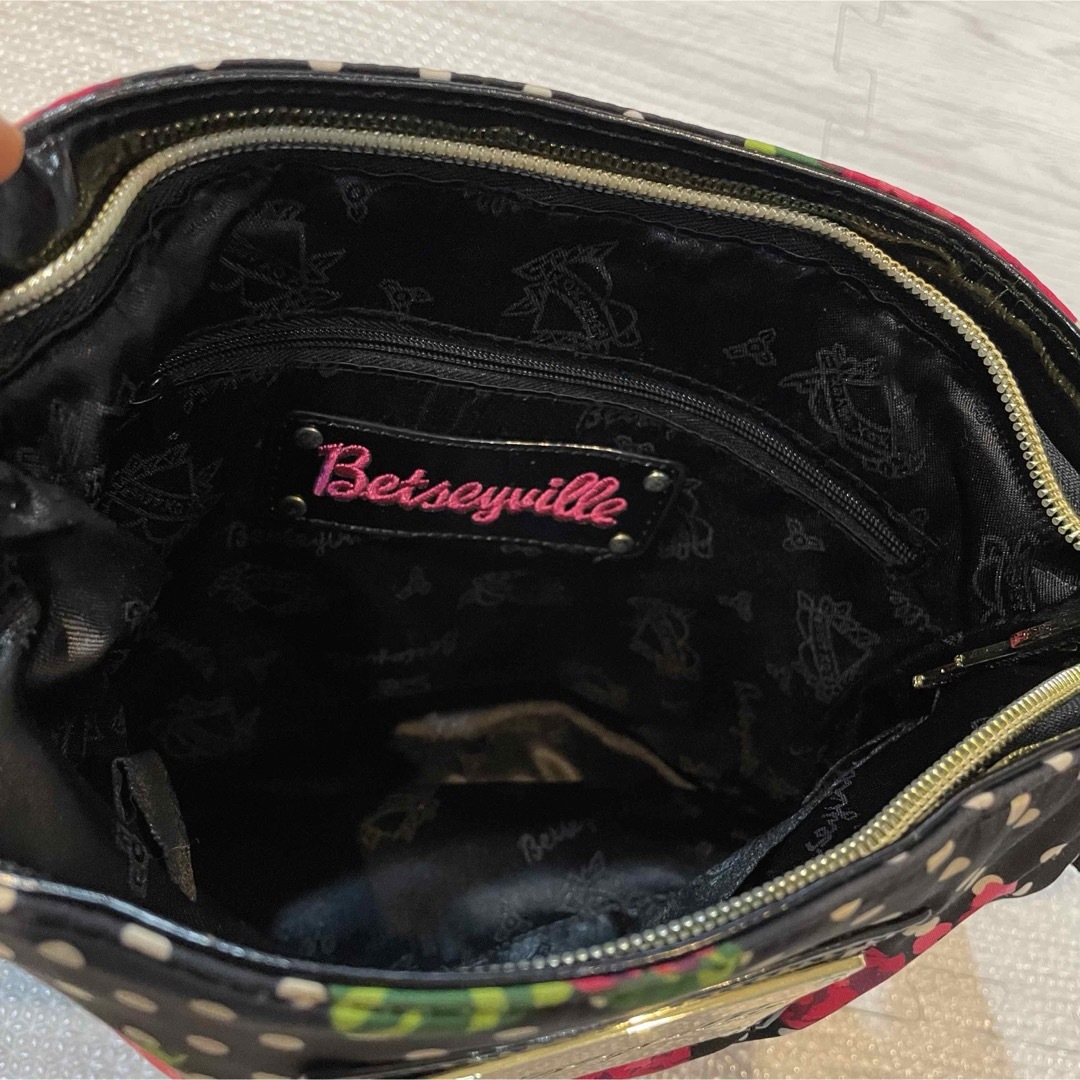 BETSEY JOHNSON(ベッツィジョンソン)のBetseyville by BETSEY JOHNSON ショルダーバッグ レディースのバッグ(ショルダーバッグ)の商品写真