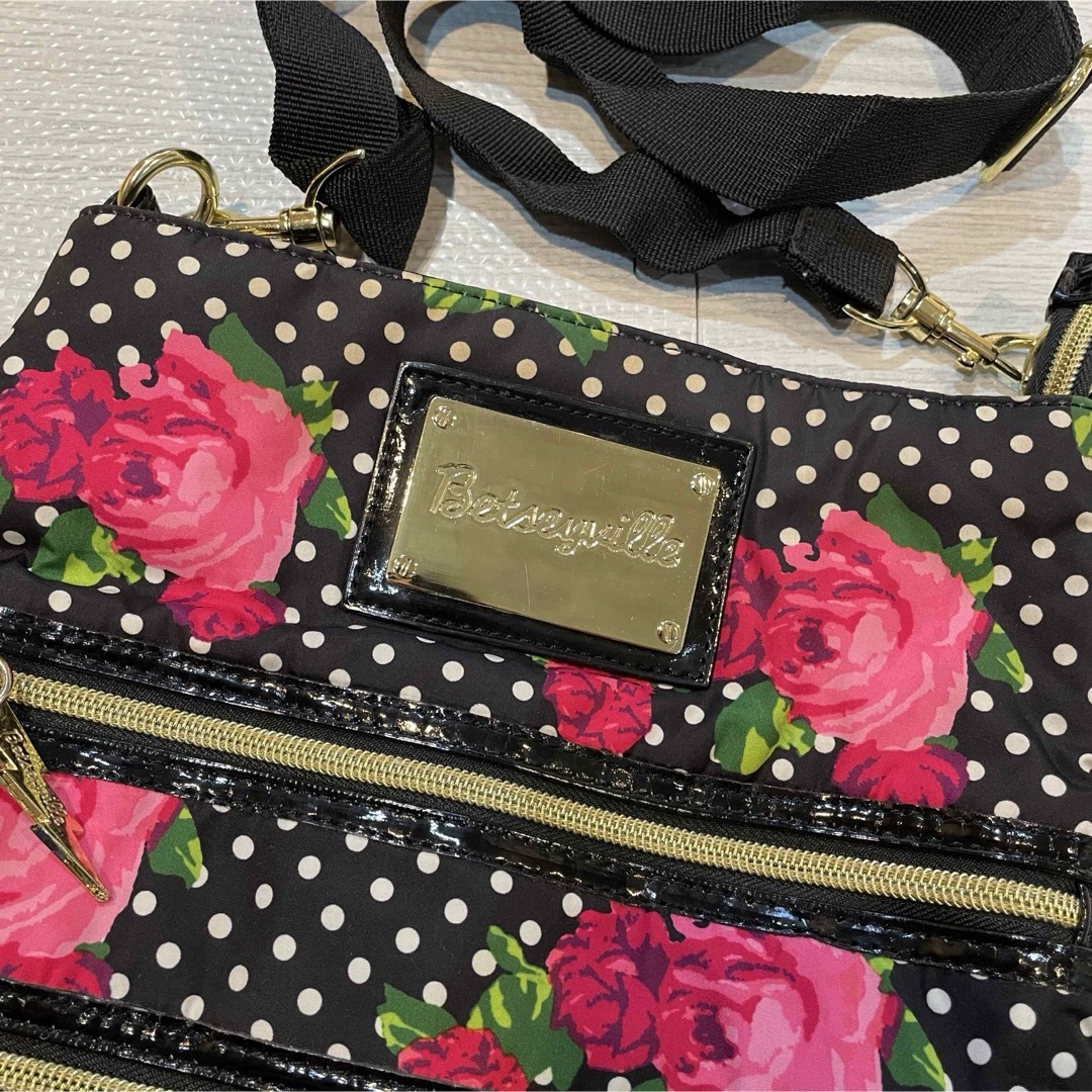 BETSEY JOHNSON(ベッツィジョンソン)のBetseyville by BETSEY JOHNSON ショルダーバッグ レディースのバッグ(ショルダーバッグ)の商品写真