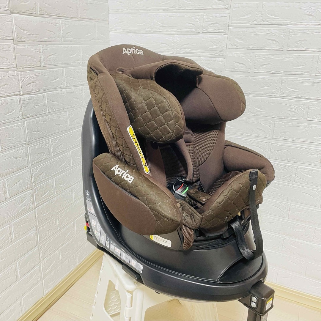 Aprica(アップリカ)の【美品】アップリカ チャイルドシート フラディアグロウ ISOFIX ブラウン キッズ/ベビー/マタニティの外出/移動用品(自動車用チャイルドシート本体)の商品写真