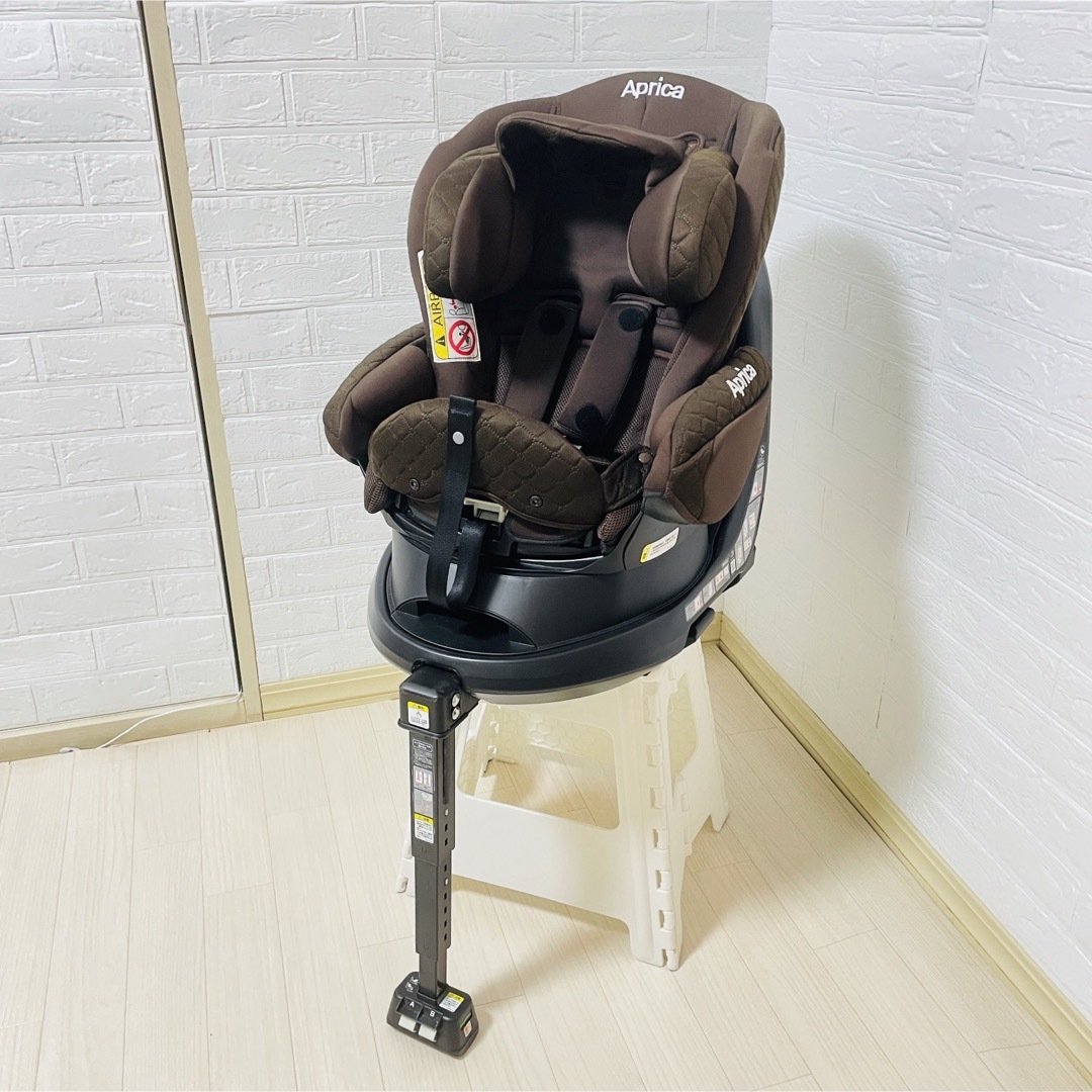 Aprica(アップリカ)の【美品】アップリカ チャイルドシート フラディアグロウ ISOFIX ブラウン キッズ/ベビー/マタニティの外出/移動用品(自動車用チャイルドシート本体)の商品写真