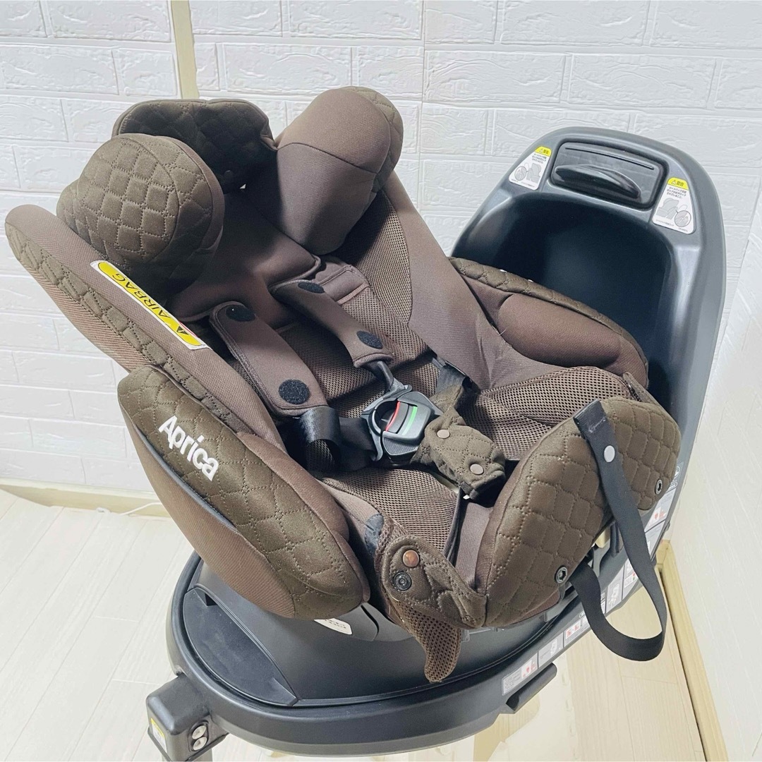 Aprica(アップリカ)の【美品】アップリカ チャイルドシート フラディアグロウ ISOFIX ブラウン キッズ/ベビー/マタニティの外出/移動用品(自動車用チャイルドシート本体)の商品写真