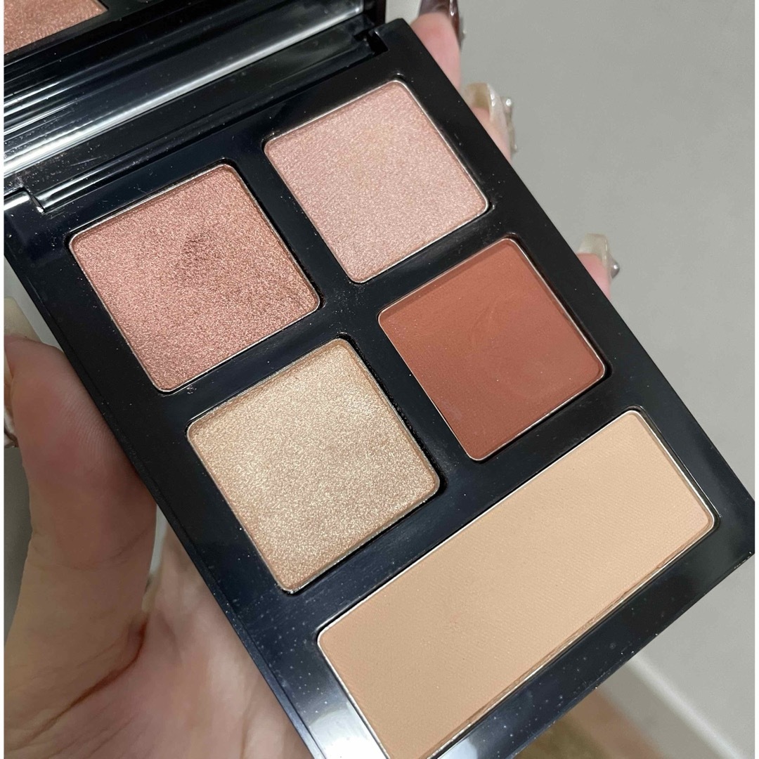 BOBBI BROWN(ボビイブラウン)の【BOBBI BROWN】エッセンシャルマルチカラーアイシャドウパレット コスメ/美容のベースメイク/化粧品(アイシャドウ)の商品写真