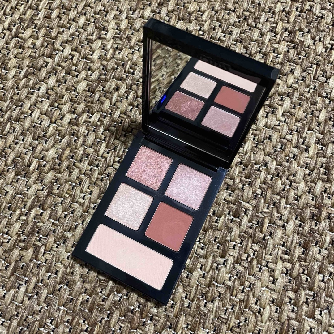 BOBBI BROWN(ボビイブラウン)の【BOBBI BROWN】エッセンシャルマルチカラーアイシャドウパレット コスメ/美容のベースメイク/化粧品(アイシャドウ)の商品写真