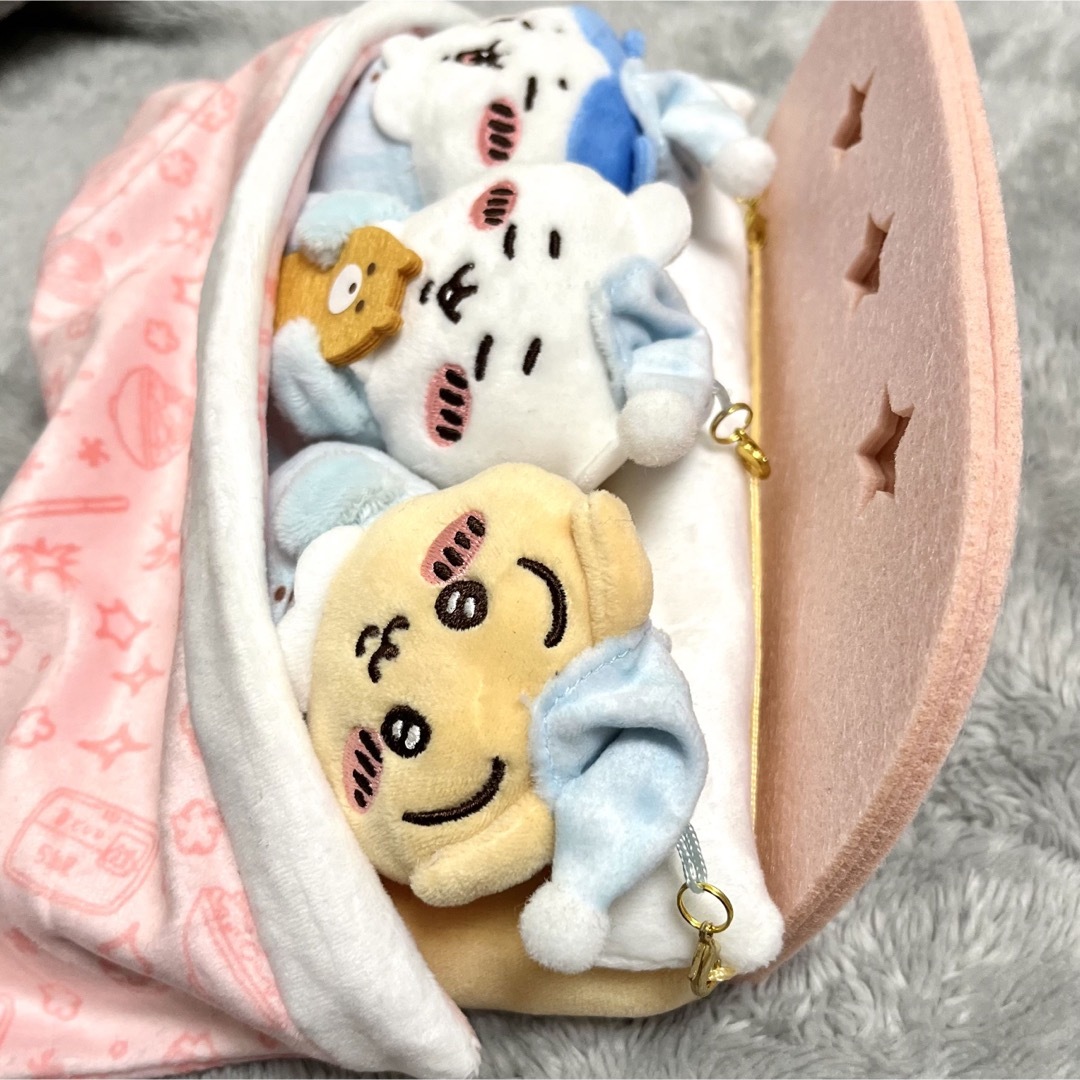 ちいかわ - ちいかわ おやすみベッドと繋がるマスコットセットの ちいかわ - ちいかわ おやすみベッドと繋がるマスコットセットの