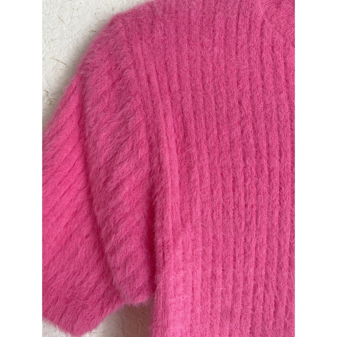 ZARA(ザラ)のZARA sleeve fuzzy sweater ピンク 半袖 フェザー レディースのトップス(ニット/セーター)の商品写真