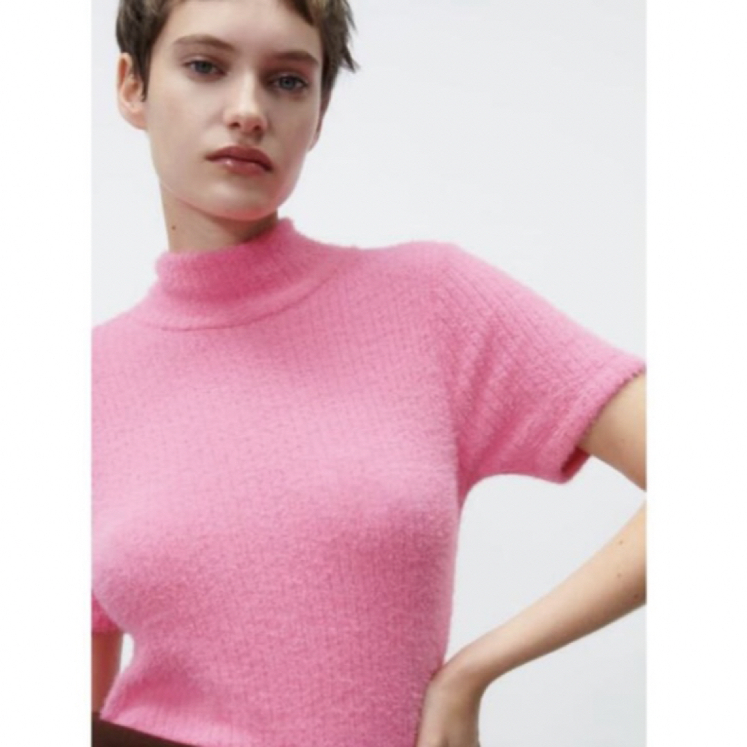 ZARA(ザラ)のZARA sleeve fuzzy sweater ピンク 半袖 フェザー レディースのトップス(ニット/セーター)の商品写真