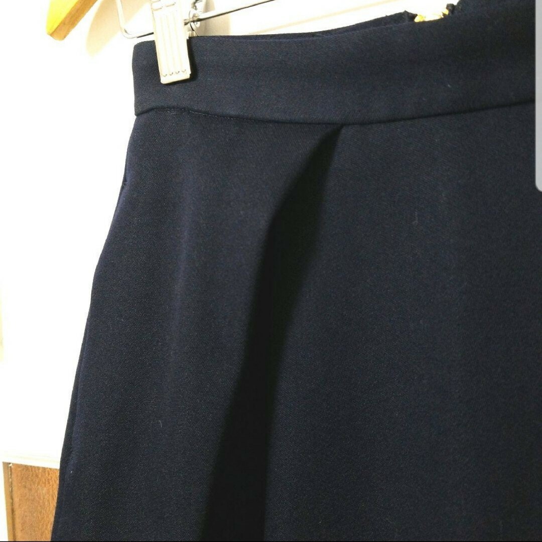 IENA(イエナ)のイエナ 春秋 ネイビー バックジップ 美シルエット タックタイトスカート XS レディースのスカート(ひざ丈スカート)の商品写真