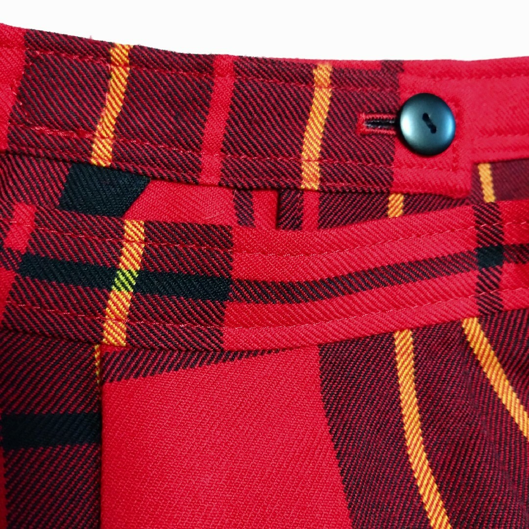 BLUE LABEL CRESTBRIDGE(ブルーレーベルクレストブリッジ)のブルーレーベルクレストブリッジ スカート 赤チェック ベルト付き レディースのスカート(ミニスカート)の商品写真