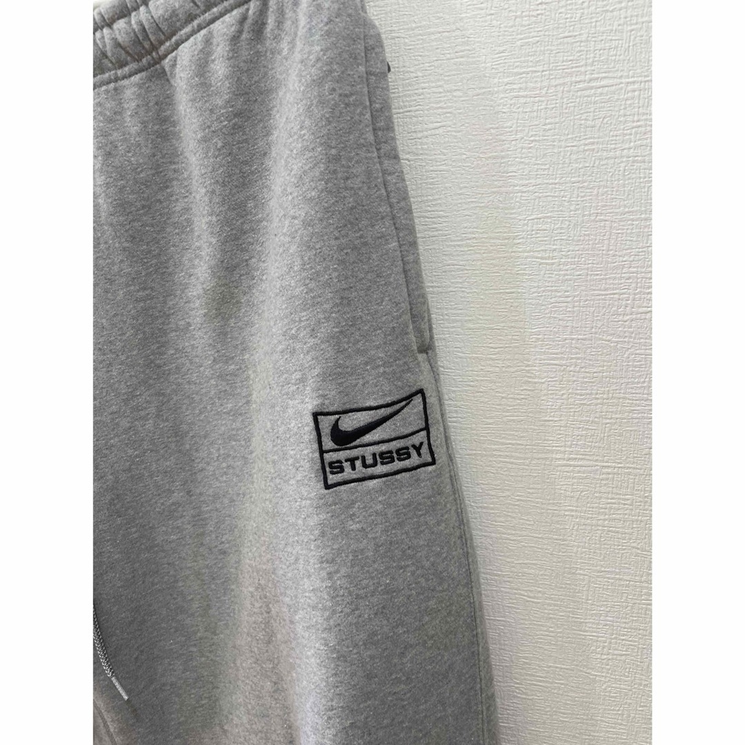 STUSSY(ステューシー)のStussy x Nike Fleece Pants "Grey"Ｌサイズ メンズのパンツ(その他)の商品写真