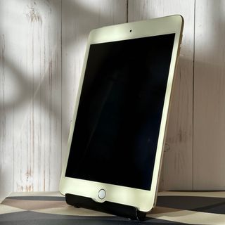 アップル(Apple)のiPad mini 4(タブレット)