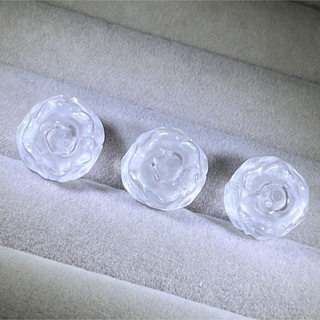 E15-36 水晶 薔薇 天然石パーツ 約12㎜ 3個セット ブレスレットパーツ(各種パーツ)