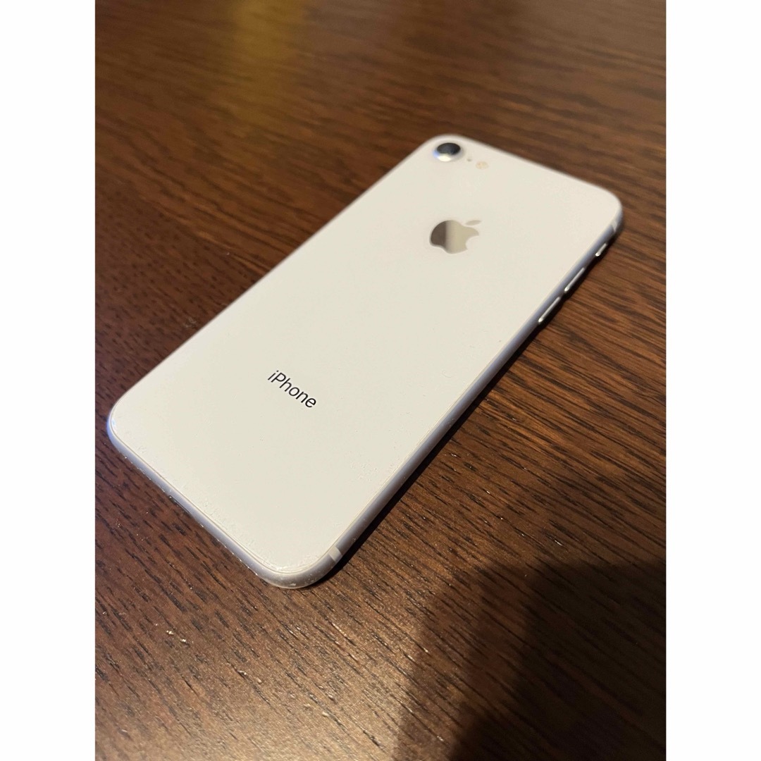2394【美品】B-85% iPhone8 64GB本体 ホワイト ドコモSIMロック 2394【美品】B-85% iPhone8 64GB本体 ホワイト ドコモSIMロック