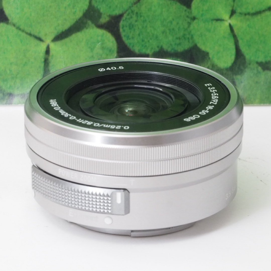 SONY(ソニー)の【美品】ソニーE PZ 16-50mm F3.5-5.6 電動ズームシルバー⭐️ スマホ/家電/カメラのカメラ(レンズ(ズーム))の商品写真