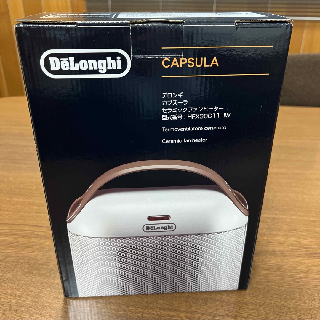 DeLonghi(デロンギ)のデロンギ カプスーラ セラミックファンヒーターHFX30C11-IW アイボリー スマホ/家電/カメラの冷暖房/空調(ファンヒーター)の商品写真