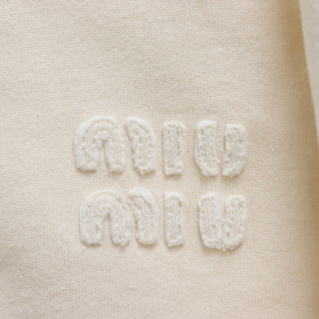 miumiu(ミュウミュウ)のmiumiu ミュウミュウ 22AW 刺繍ロゴオーバーサイズ長袖シャツ MJL865 102J ベージュ レディースのトップス(シャツ/ブラウス(長袖/七分))の商品写真