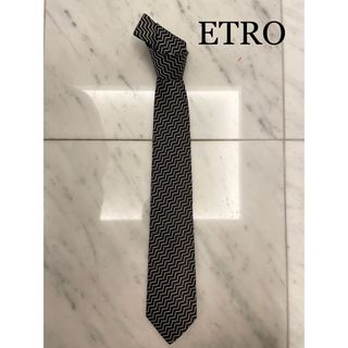 エトロ(ETRO)のエトロETROネクタイ 黒×ピンク(ネクタイ)