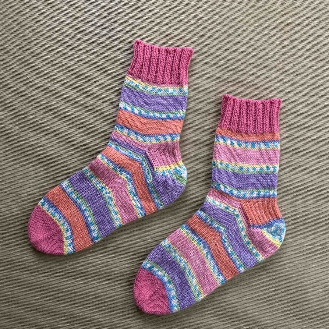 手編み靴下⭐︎ ハンドメイドのファッション小物(その他)の商品写真