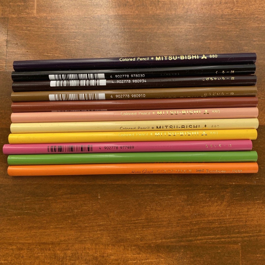 三菱鉛筆(ミツビシエンピツ)の三菱色鉛筆10色+トンボ色鉛筆1色 インテリア/住まい/日用品の文房具(ペン/マーカー)の商品写真