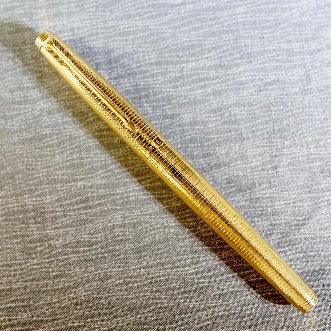 Parker(パーカー)の【レア美品 送料込】パーカー７５ 万年筆 １４Ｋ ゴールドフィルド インシグニア インテリア/住まい/日用品の文房具(ペン/マーカー)の商品写真