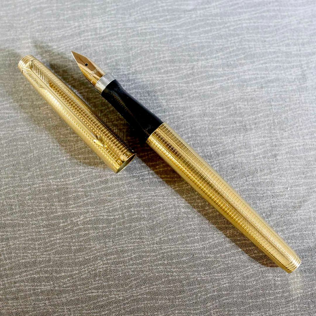 Parker(パーカー)の【レア美品 送料込】パーカー７５ 万年筆 １４Ｋ ゴールドフィルド インシグニア インテリア/住まい/日用品の文房具(ペン/マーカー)の商品写真