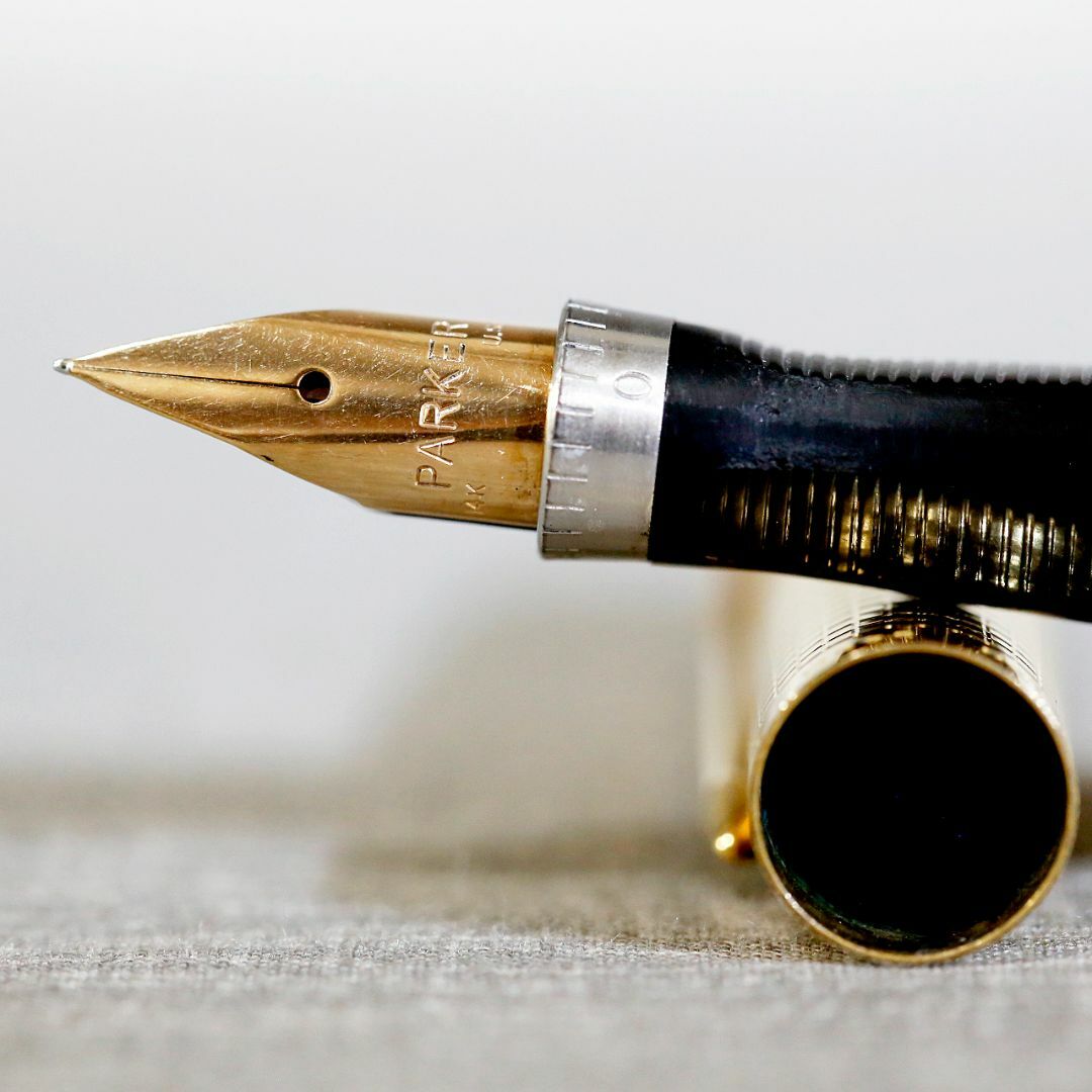 Parker(パーカー)の【レア美品 送料込】パーカー７５ 万年筆 １４Ｋ ゴールドフィルド インシグニア インテリア/住まい/日用品の文房具(ペン/マーカー)の商品写真