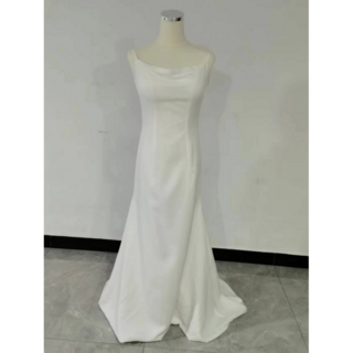 大人気上昇 ウエディングドレス オフホワイト 光沢サテン トレーン キャミソール(ウェディングドレス)