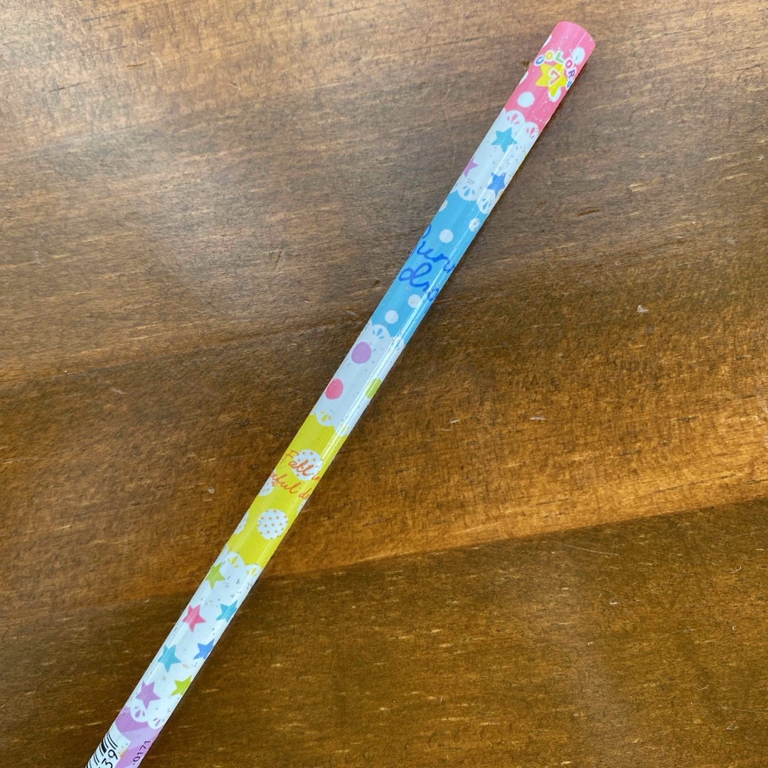 虹色鉛筆 エンタメ/ホビーのアート用品(色鉛筆)の商品写真