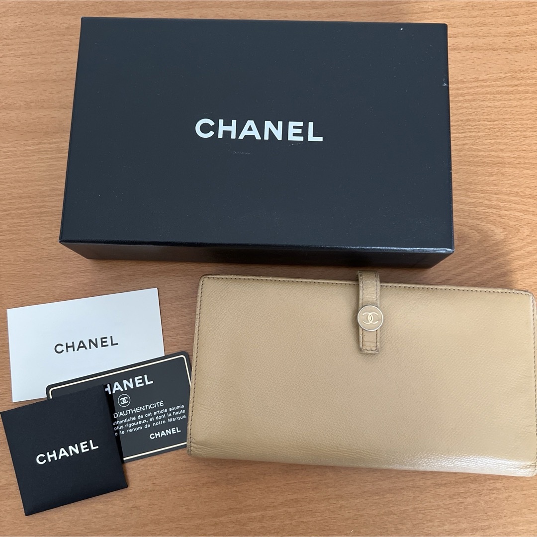 CHANEL - CHANEL シャネル ココマーク ココボタン レザー二つ折り 長 ...