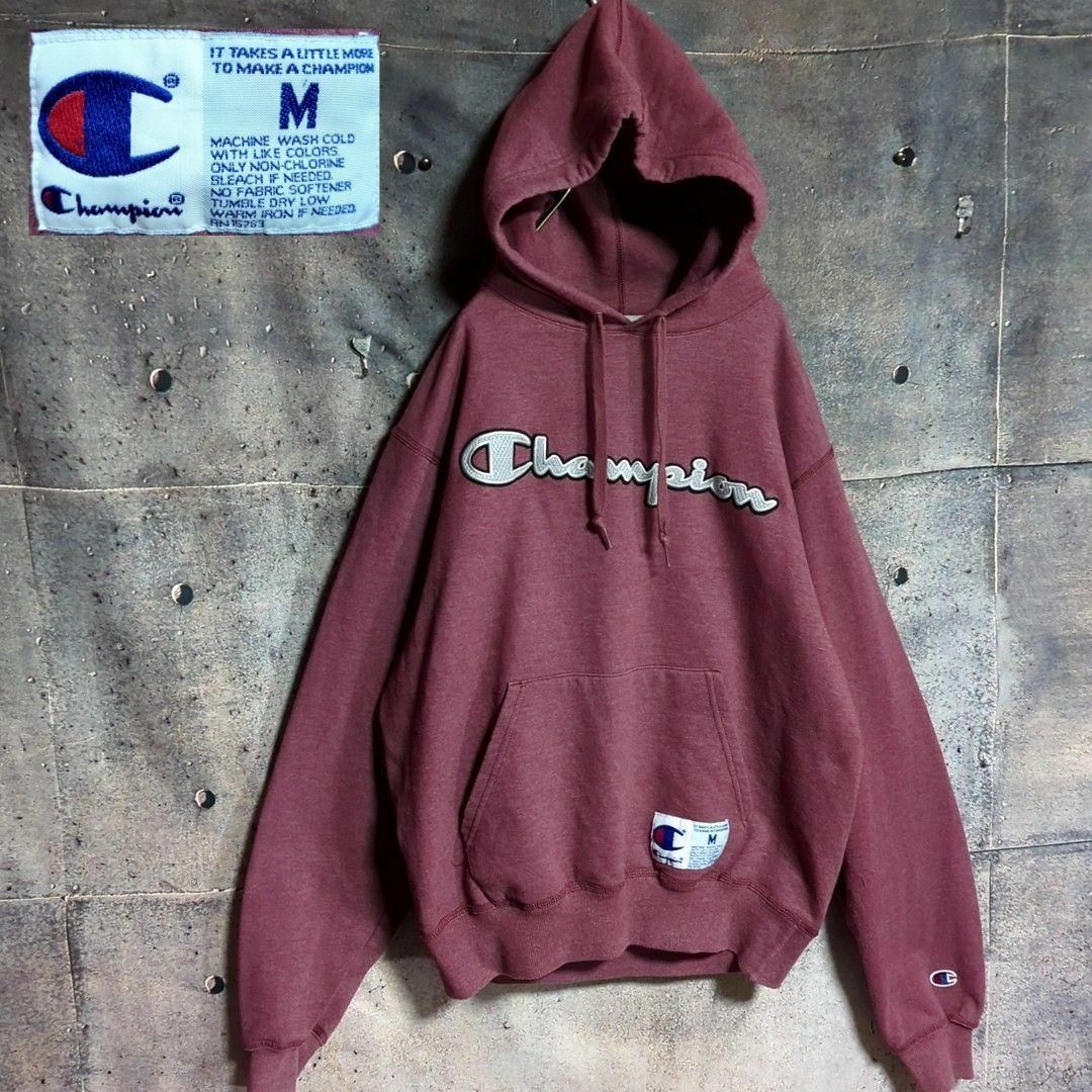 Champion(チャンピオン)のChampion AUTHENTIC ビッグロゴワッペン  プルオーバーパーカー メンズのトップス(パーカー)の商品写真