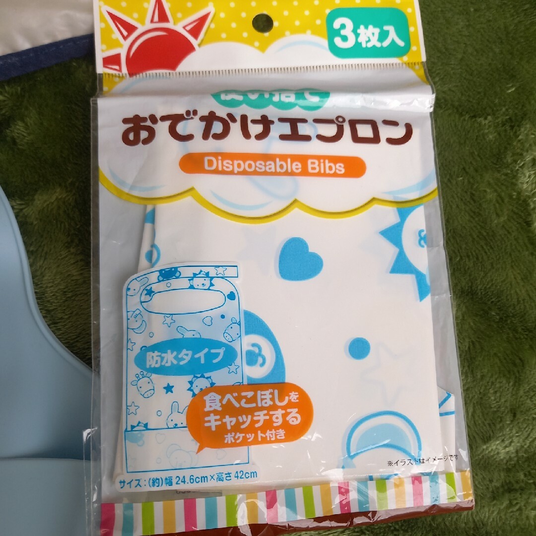 西松屋(ニシマツヤ)の子供用お食事エプロン　5個　おでかけエプロン　2枚 キッズ/ベビー/マタニティの授乳/お食事用品(お食事エプロン)の商品写真