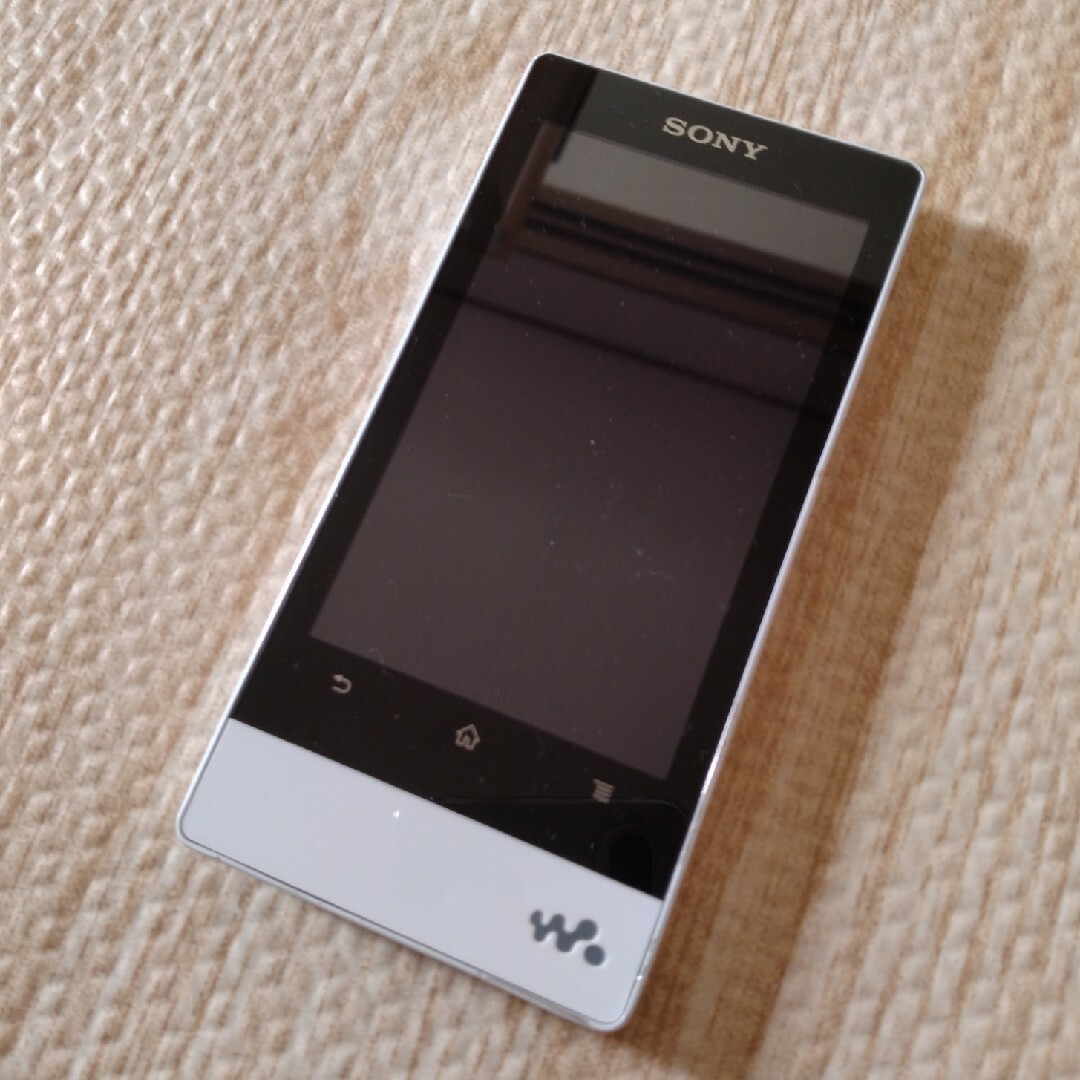 WALKMAN(ウォークマン)のSONY ウォークマン NW-F805 16GB ホワイト スマホ/家電/カメラのオーディオ機器(ポータブルプレーヤー)の商品写真