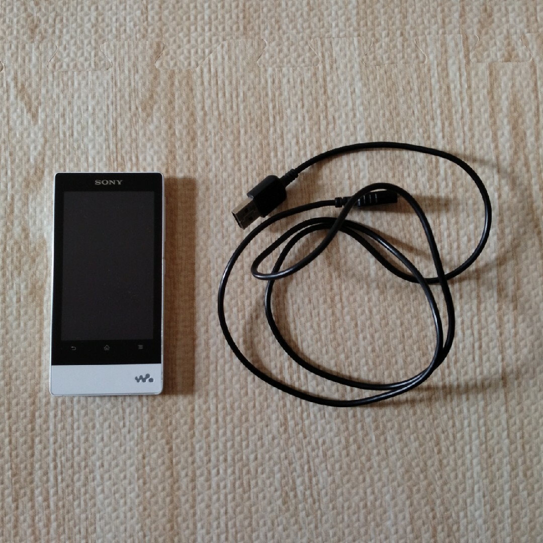 WALKMAN(ウォークマン)のSONY ウォークマン NW-F805 16GB ホワイト スマホ/家電/カメラのオーディオ機器(ポータブルプレーヤー)の商品写真