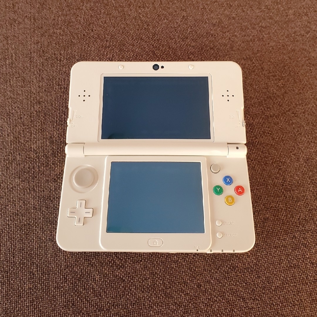 ニンテンドー3DS(ニンテンドー3DS)のニンテンドー3DS　本体のみ(SD付) エンタメ/ホビーのゲームソフト/ゲーム機本体(携帯用ゲーム機本体)の商品写真