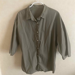 ジーユー(GU)のGU カーキシャツ　Mサイズ(シャツ/ブラウス(半袖/袖なし))