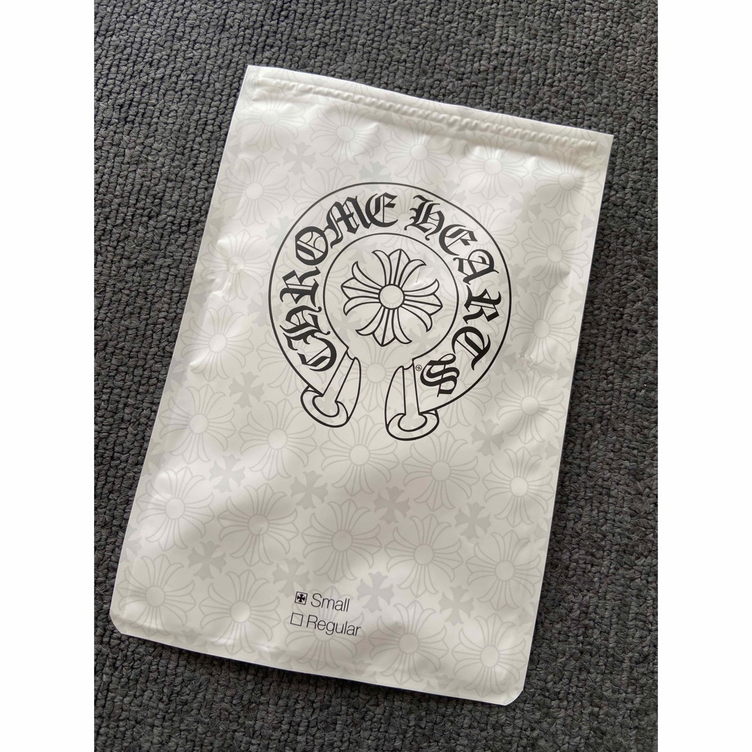 Chrome Hearts(クロムハーツ)の値下げ！正規　本物　クロムハーツ　マスク　s 白　新品未使用 コスメ/美容のコスメ/美容 その他(その他)の商品写真