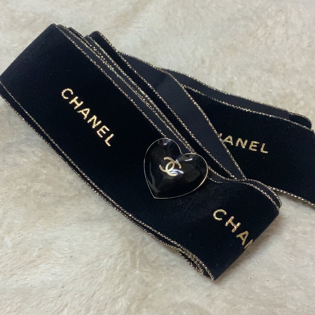 シャネルクリスマスリボン　ハートチャーム　2023 CHANEL クリスマス | フリマアプリ ラクマ