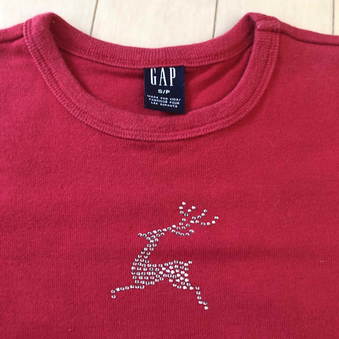 GAP(ギャップ)のGAP クリスマスシャツ キッズ/ベビー/マタニティのキッズ服女の子用(90cm~)(Tシャツ/カットソー)の商品写真