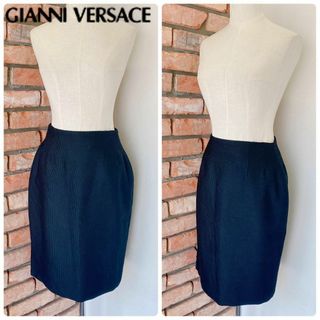 ジャンニヴェルサーチ(Gianni Versace)の2502未使用 ジャンニヴェルサーチェ タイト スカート ブラック(ひざ丈スカート)