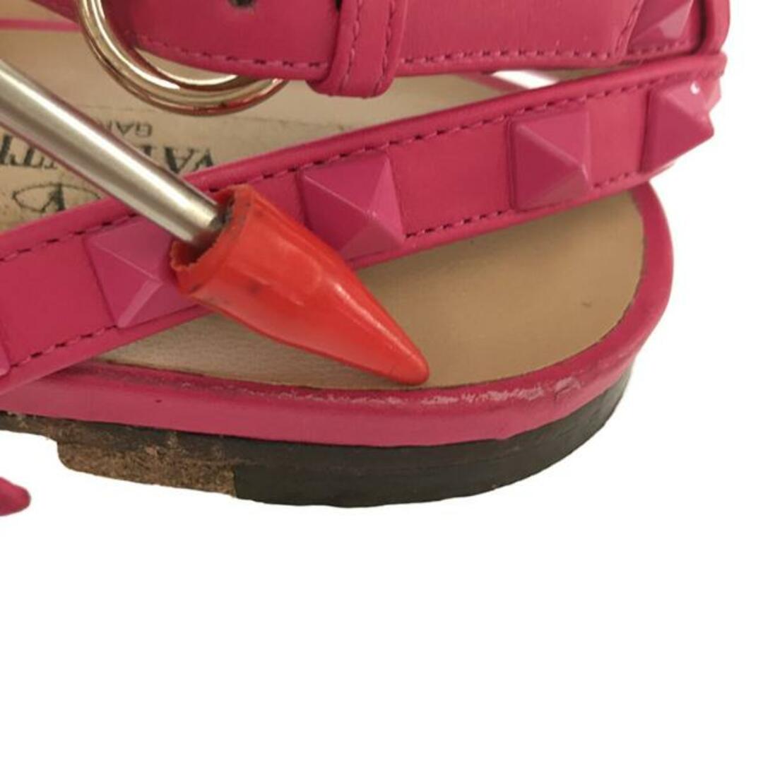 valentino garavani(ヴァレンティノガラヴァーニ)のVALENTINO GARAVANI / ヴァレンティノガラヴァーニ | ロックスタッズ フラット トングサンダル | 37 | ピンク | レディース レディースの靴/シューズ(サンダル)の商品写真