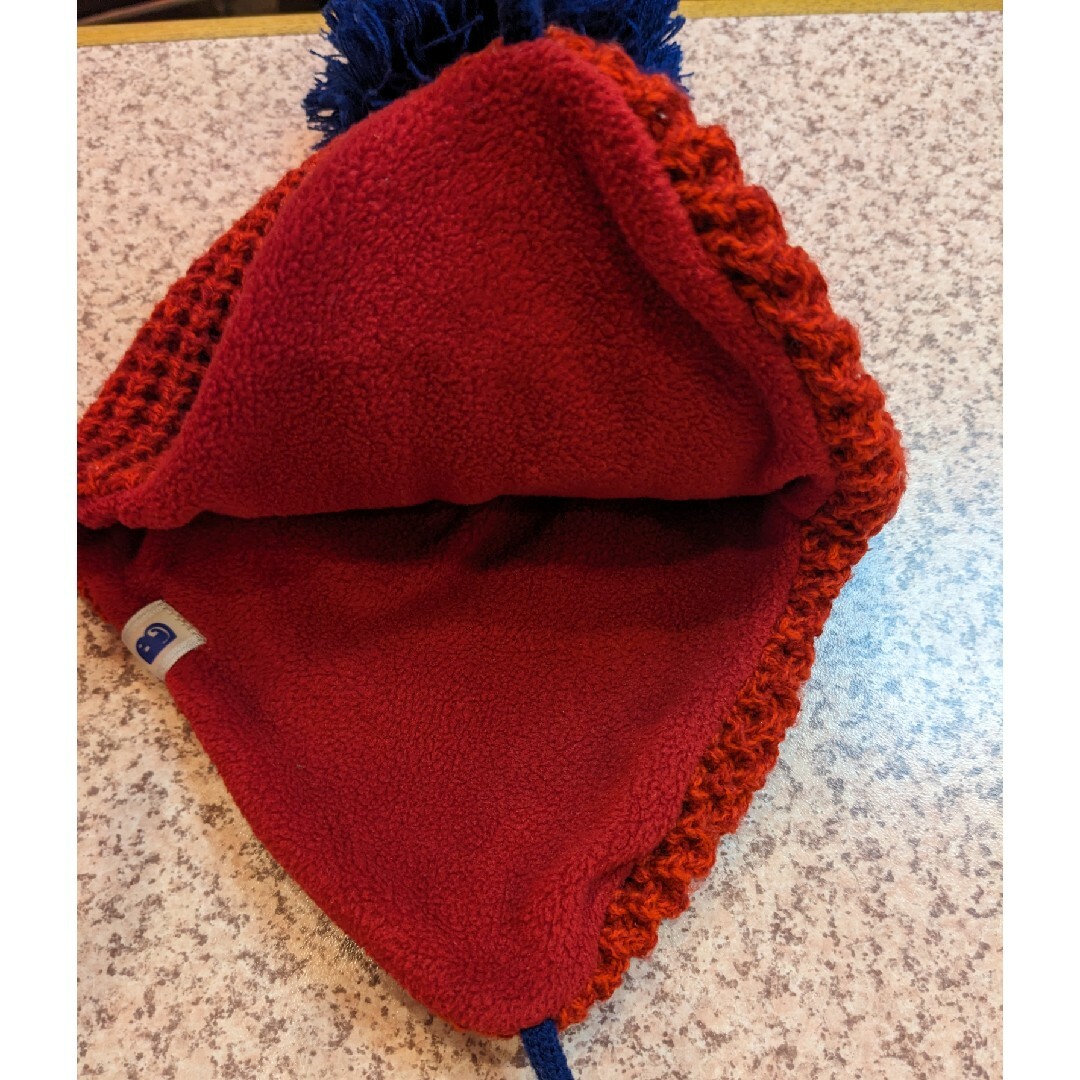 PETIT BATEAU(プチバトー)の美品　プチバトー　8ans128cm中綿ジャンパー＆日本製　赤　ニット帽 キッズ/ベビー/マタニティのキッズ服男の子用(90cm~)(コート)の商品写真