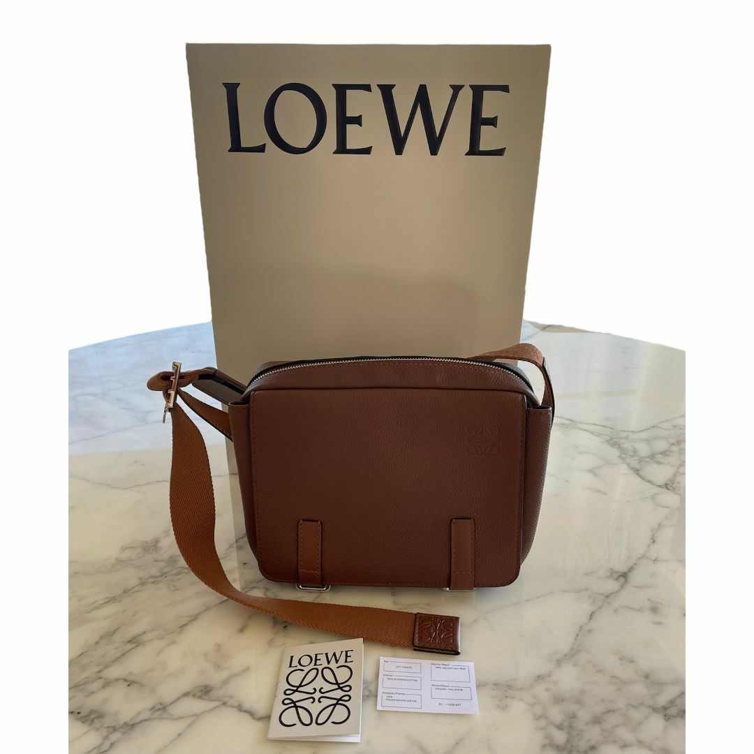 LOEWE(ロエベ)の【LOEWE】ミリタリー メッセンジャー バッグ XS タン メンズのバッグ(メッセンジャーバッグ)の商品写真